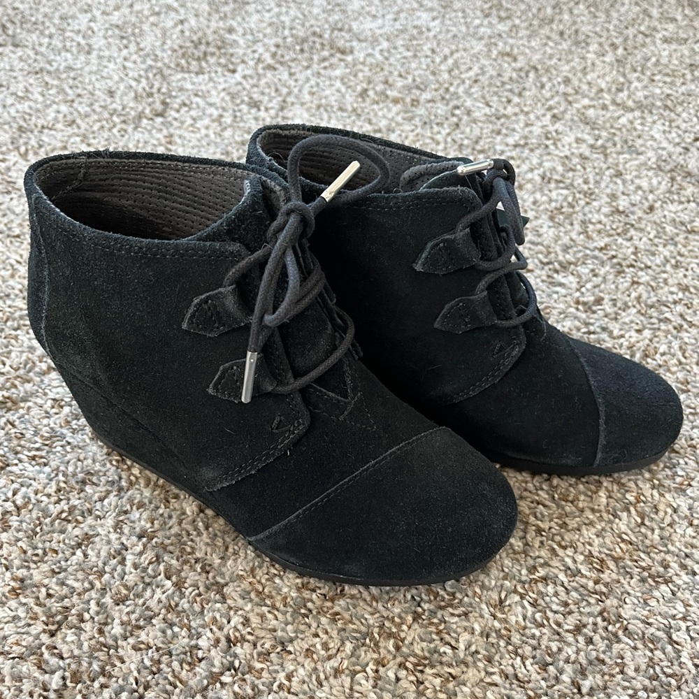 NWT Tom’s Kala Booties